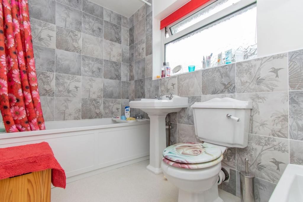 Additional image 5 of 3 bed detached house for saleGlen Way, Oadby LE2
