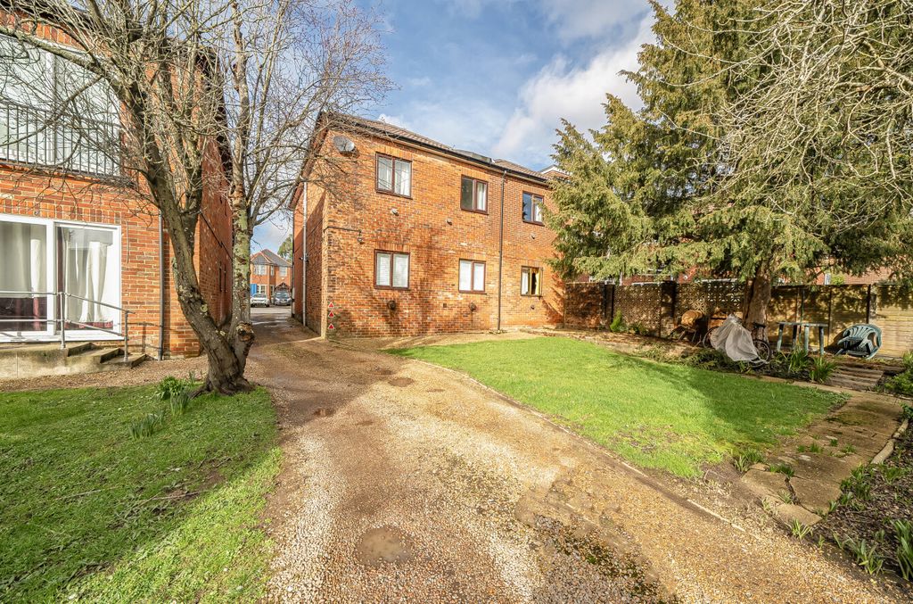 Additional image 17 of 2 bed flat for saleWinchester Road, Shirley, Southampton, Hampshire SO16