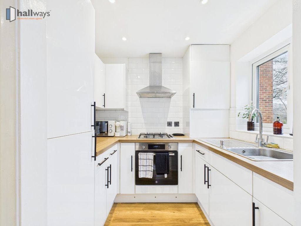 Additional image 2 of 1 bed flat for saleWhitegates, Court Bushes Road, Whyteleafe CR3