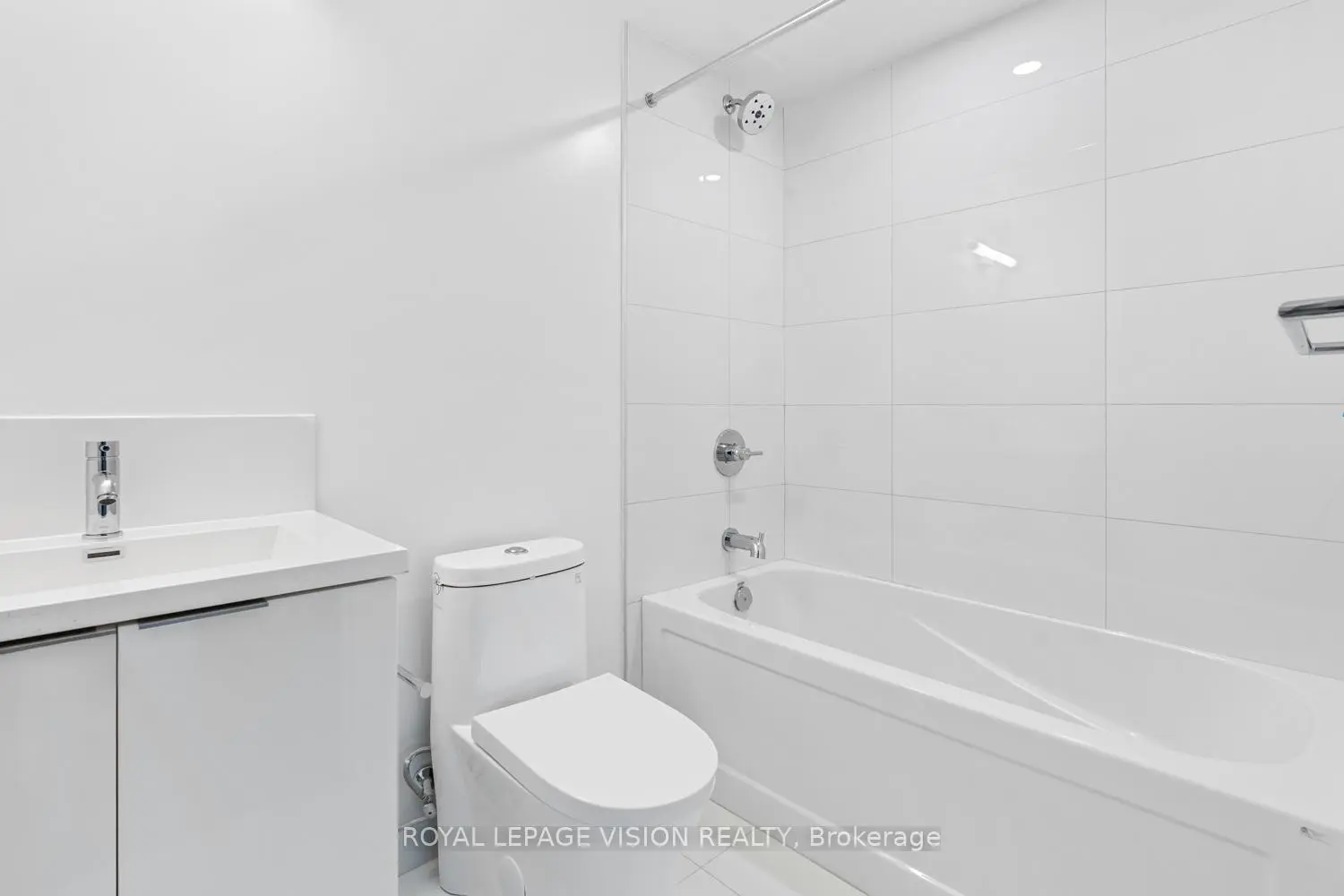 Additional image 7 of 230 Simcoe Street 3113