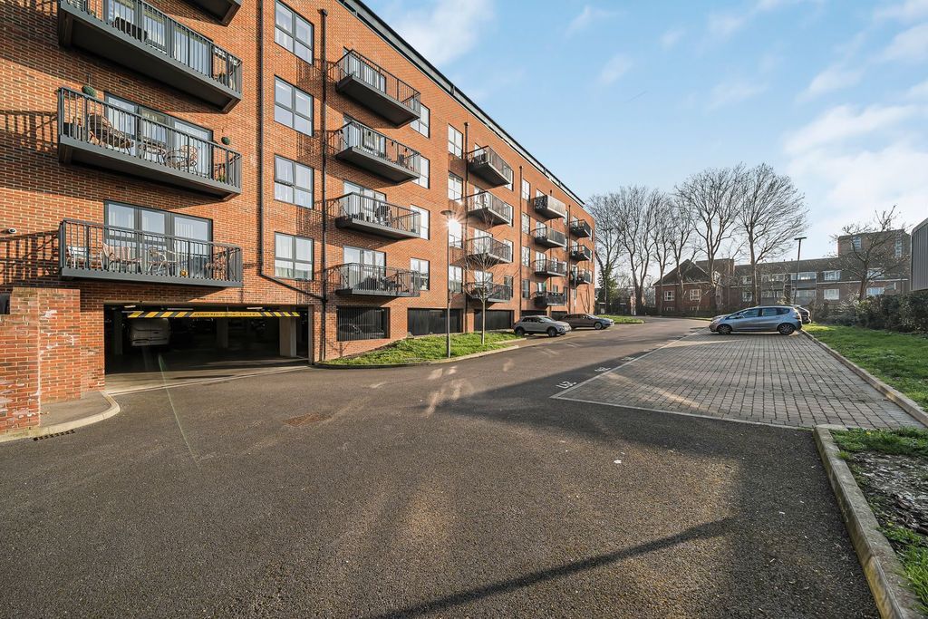Additional image 23 of 2 bed flat for salePalmer Court, Pitcher Lane, Ashford TW15