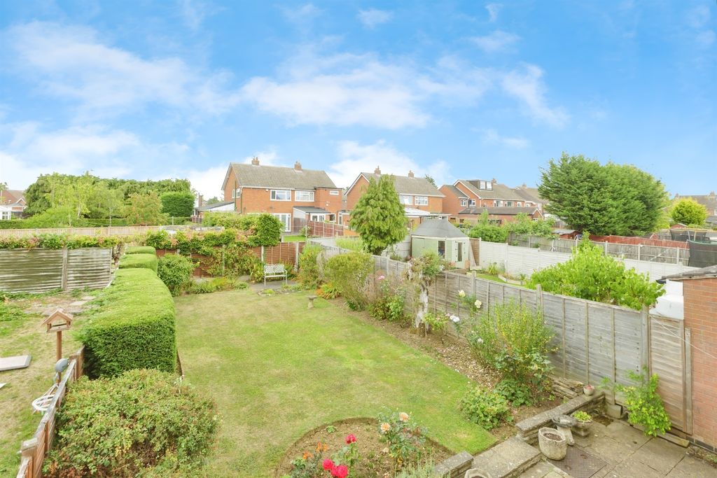 Additional image 2 of 3 bed semi-detached house for saleKew Drive, Oadby, Leicester LE2