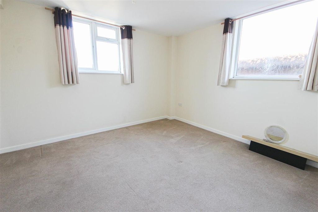 Additional image 4 of 2 bed flat for saleClaire House, 27 Park Road, Southampton SO15