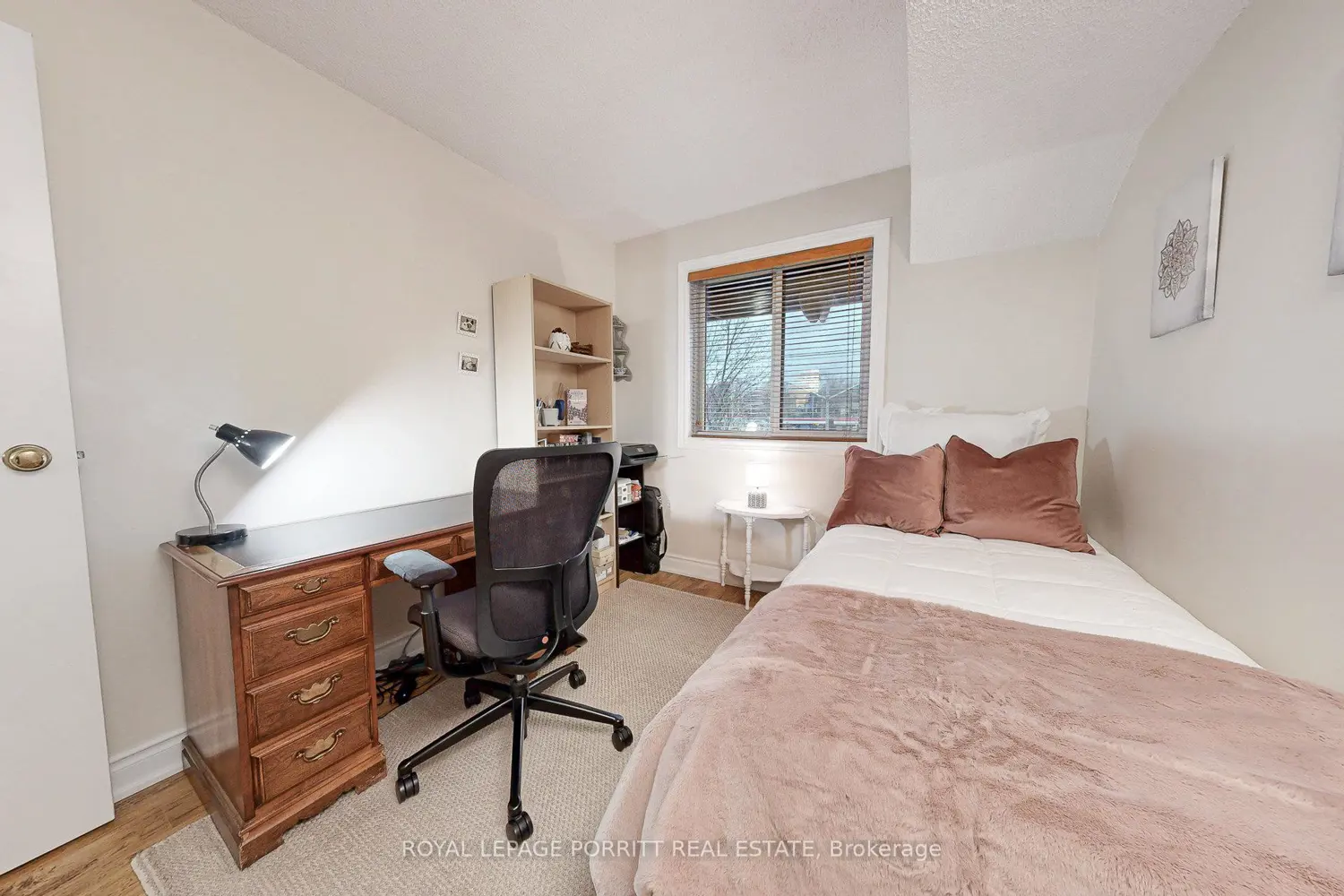 Additional image 13 of 3835 Lake Shore Boulevard 208