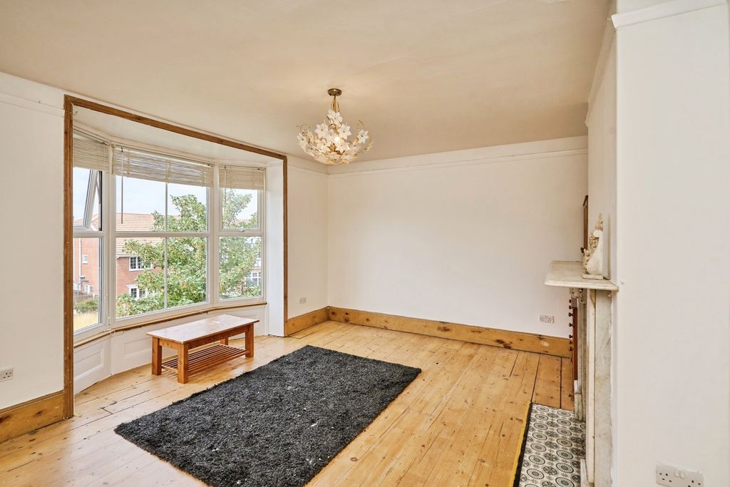 Additional image 6 of 6 bed semi-detached house for saleCastle Road, Newport, Isle Of Wight PO30
