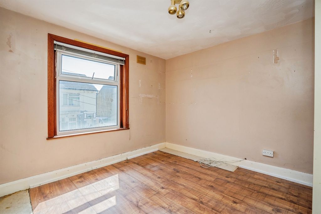Additional image 3 of 2 bed flat for saleWinstanley Road, Portsmouth PO2