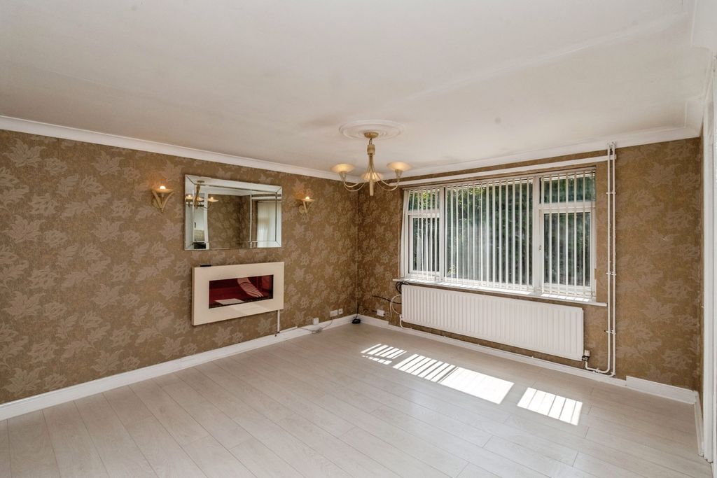 2 bed maisonette for saleNewlands Close, Willenhall, West Midlands WV13 photo 3