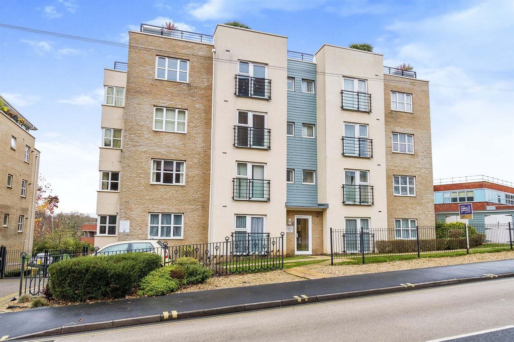 2 bed flat for saleCoxford Road, Southampton SO16