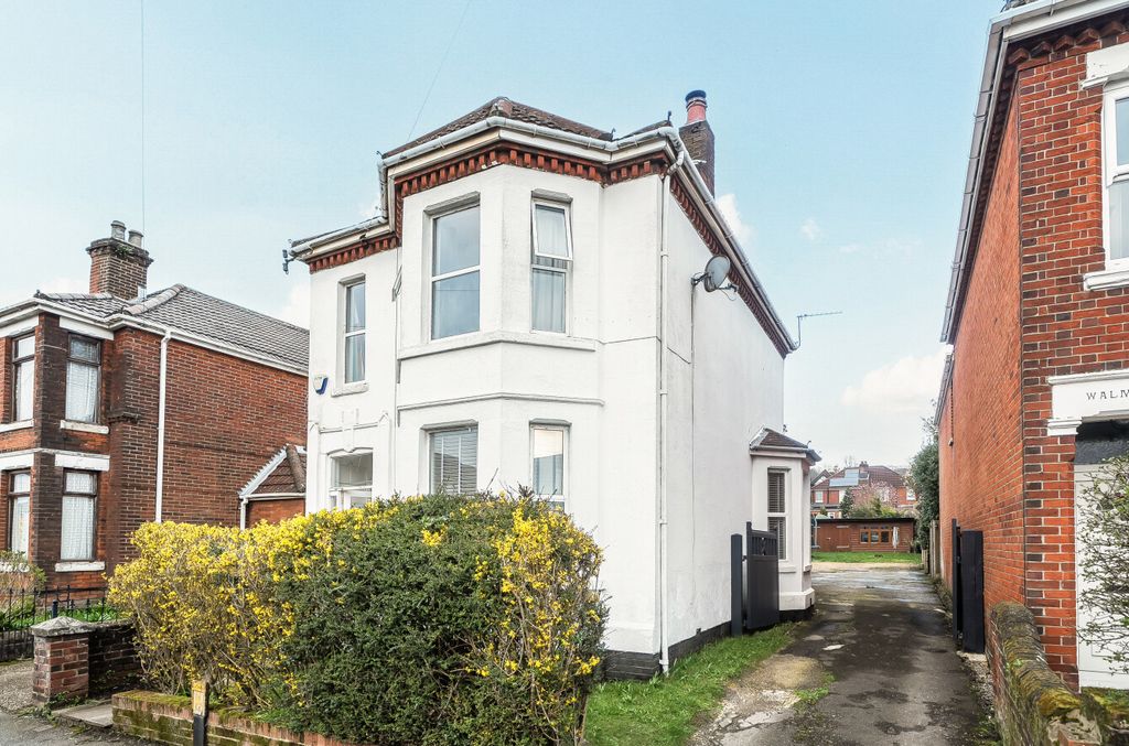 4 bed detached house for saleBullar Road, Bitterne, Southampton, Hampshire SO18