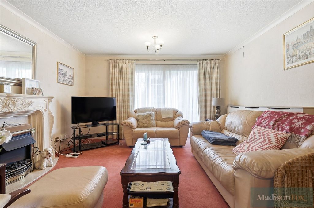Additional image 2 of 3 bed flat for saleParkmore Close, Woodford Green IG8
