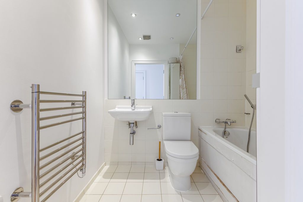 Additional image 14 of 2 bed flat for saleLewiston Close, Worcester Park KT4