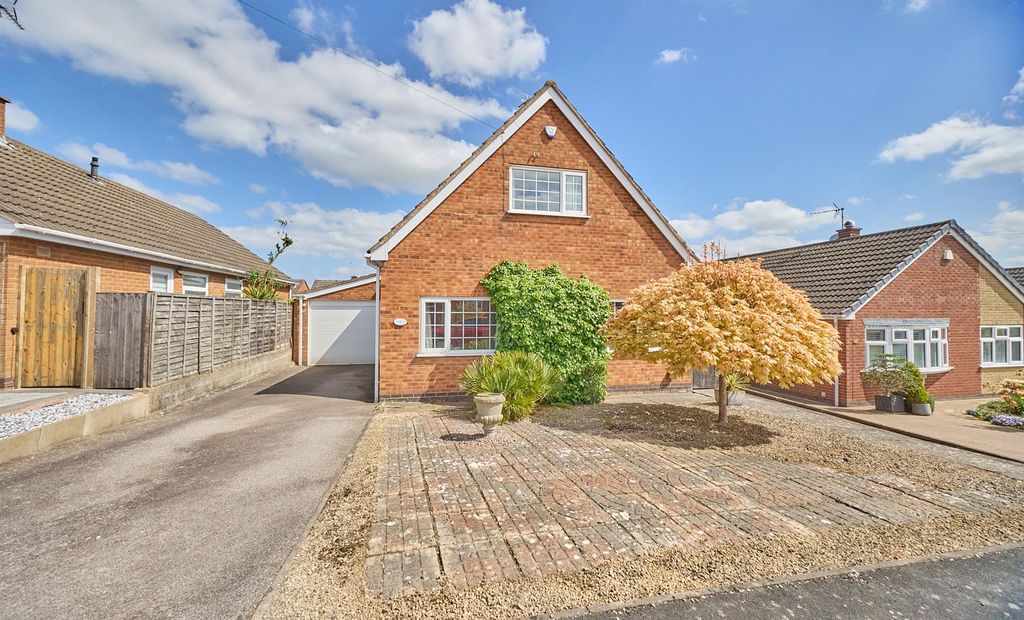 2 bed detached bungalow for saleDe La Bere Crescent, Burbage LE10