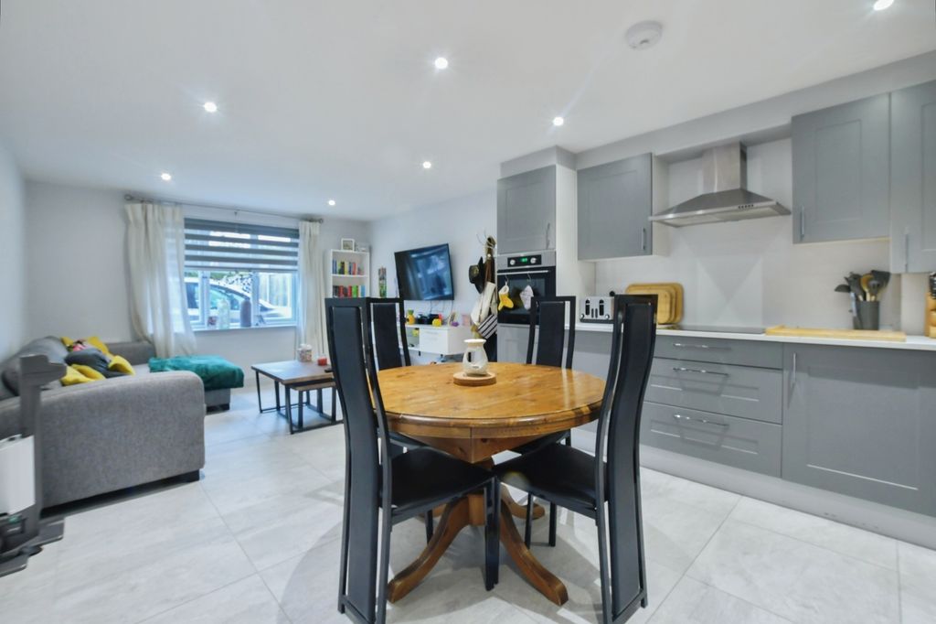 Additional image 9 of 2 bed flat for saleWimborne Road West, Colehill, Wimborne, Dorset BH21
