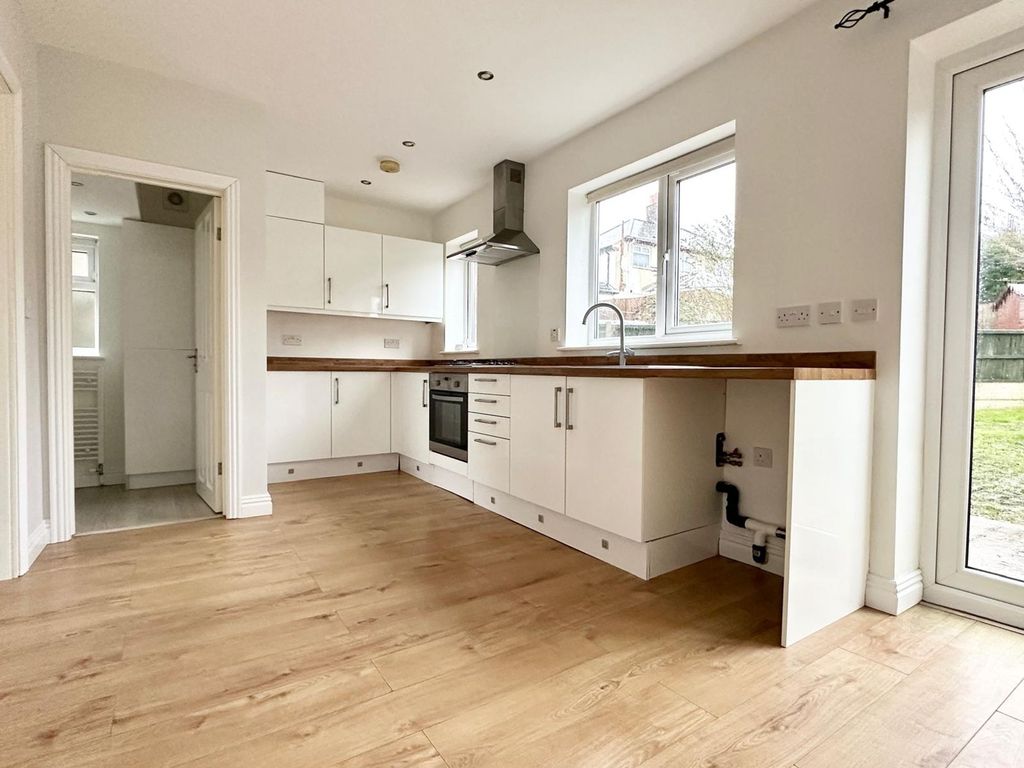 3 bed semi-detached house for saleCrompton Road, Asfordby Hill LE14 photo 4