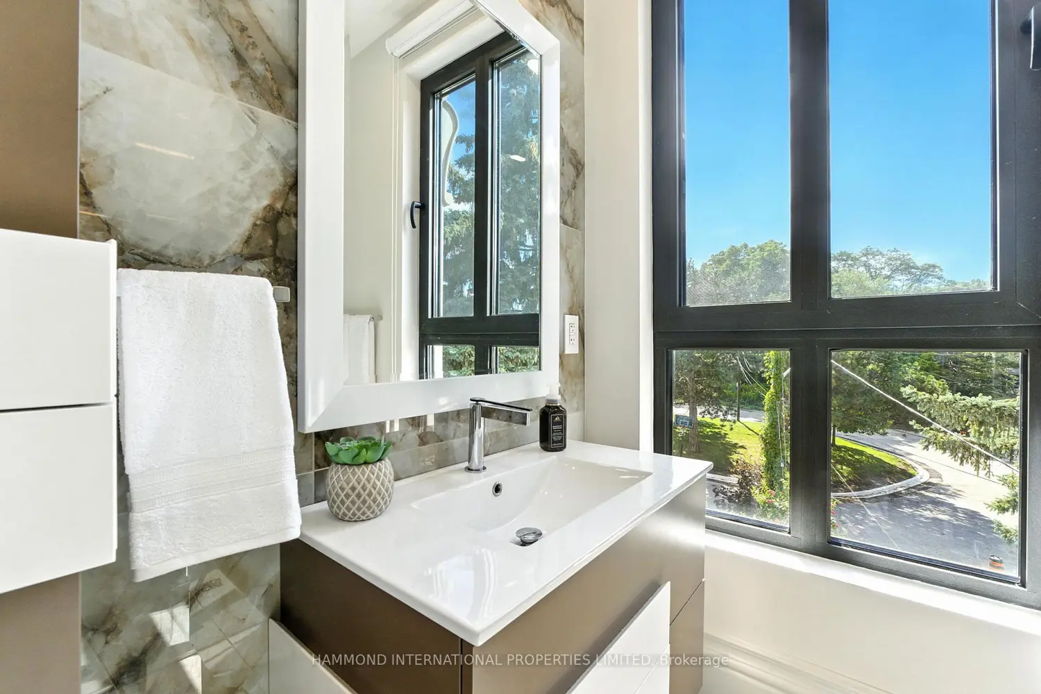 10 Hillavon Drive photo 2