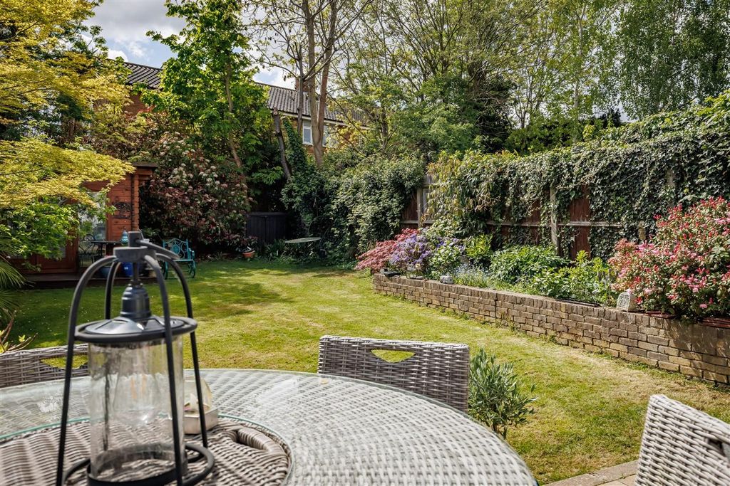 Additional image 25 of 5 bed semi-detached house for saleQueens Avenue, Woodford Green IG8