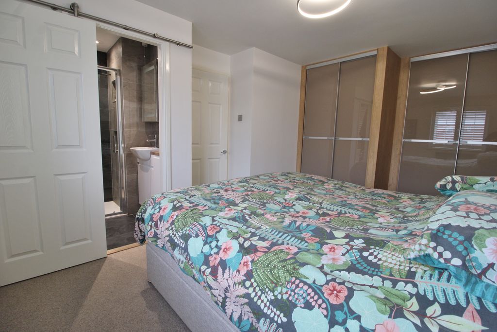 Additional image 12 of 4 bed detached house for saleEdenbridge Road, Southsea PO4