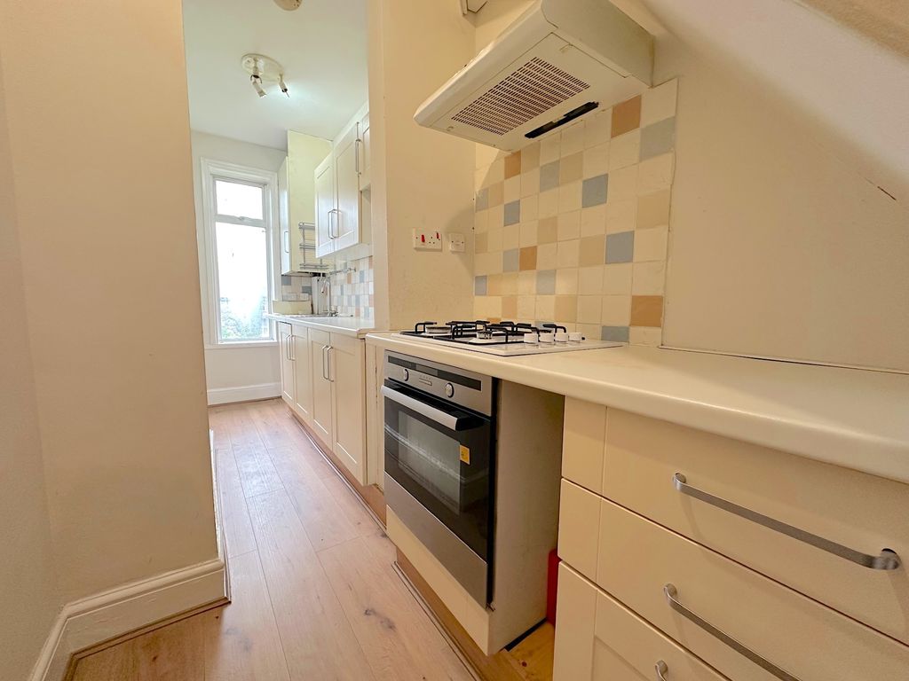 Additional image 6 of 2 bed flat for saleTettenhall Road, Tettenhall, Wolverhampton WV6