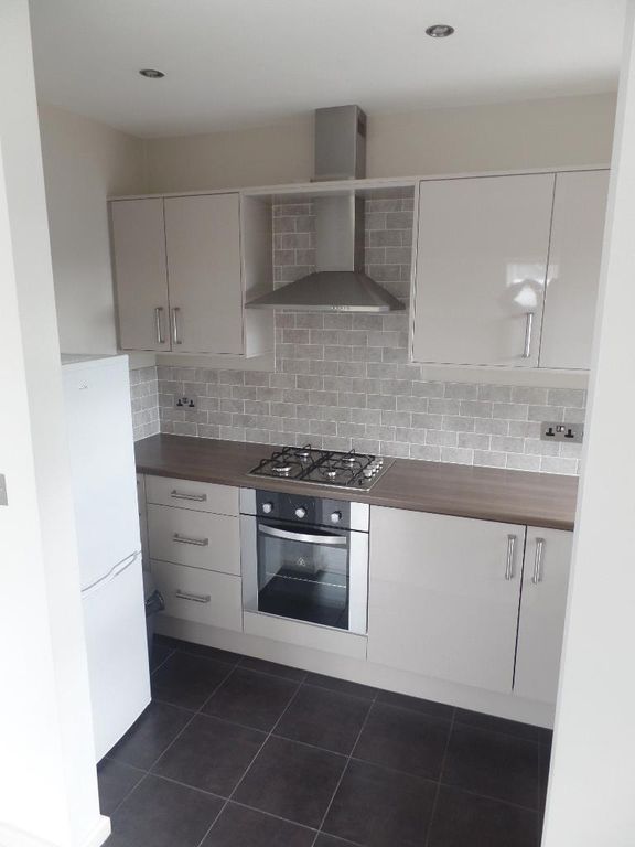 2 bed flat for saleRosehill, Willenhall WV13 photo 3