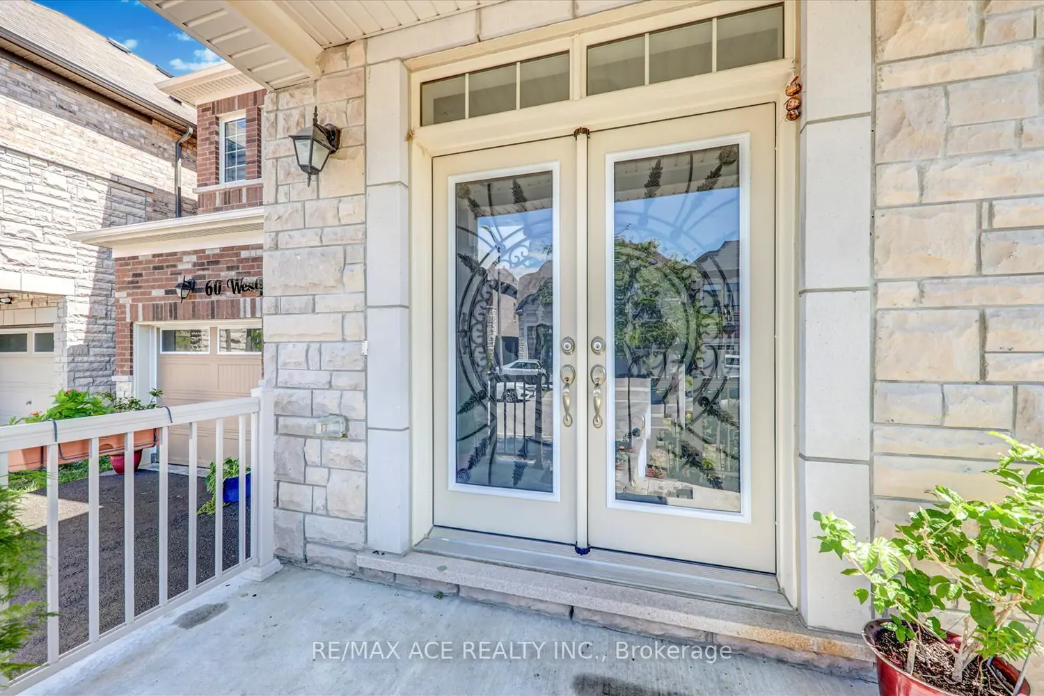60 Westfield Drive photo 2