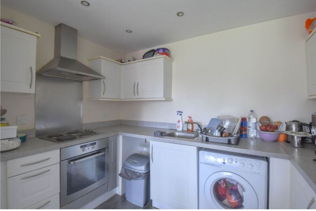 2 bed flat for saleBirkby Close, Leicester LE5 photo 5
