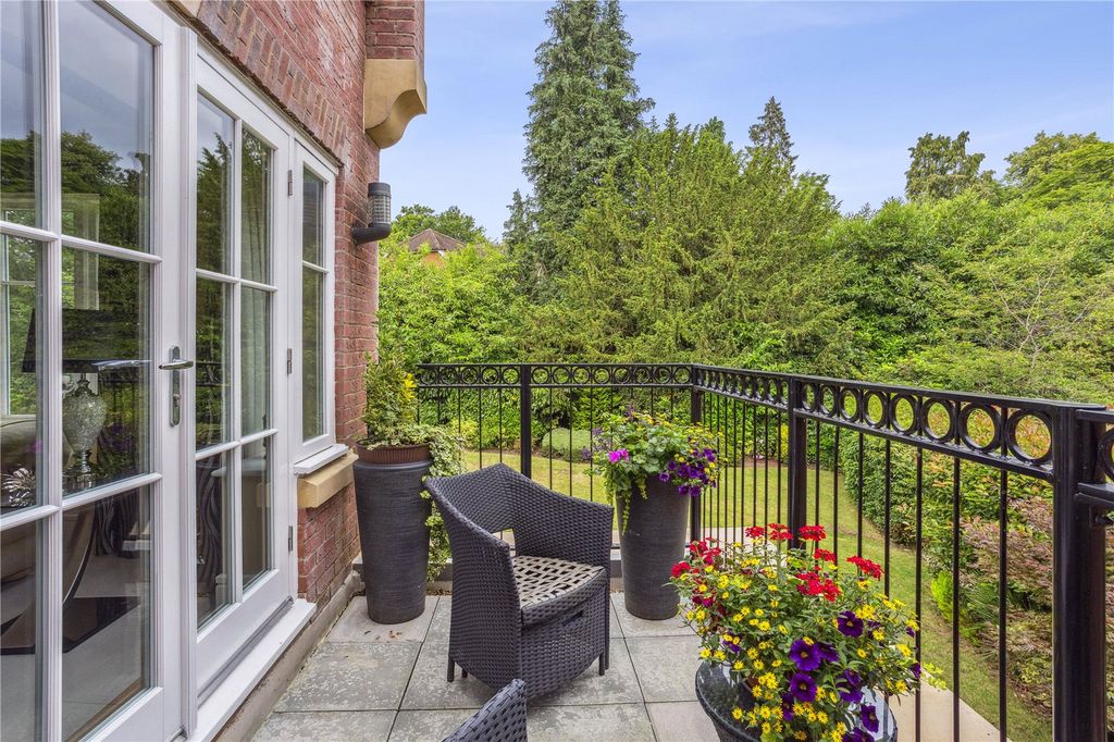 Additional image 7 of 3 bed flat for saleDevenish Road, Ascot, Berkshire SL5