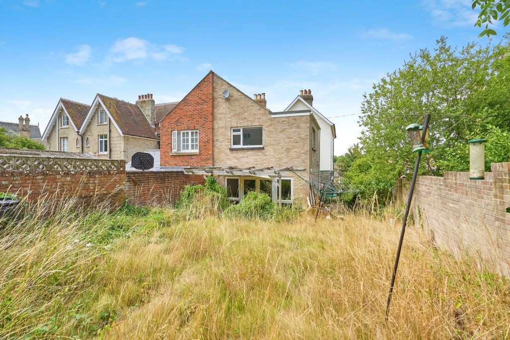 Additional image 14 of 6 bed semi-detached house for saleCastle Road, Newport, Isle Of Wight PO30