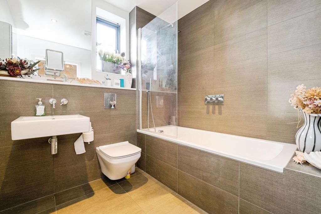 Additional image 13 of 3 bed flat for saleJohnston Road, Woodford Green IG8