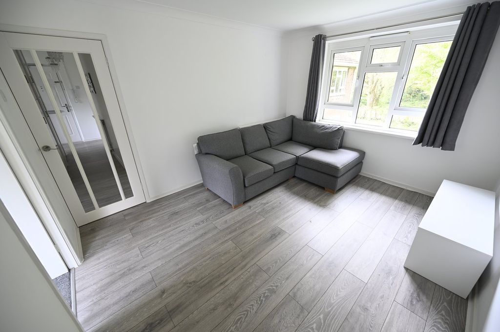 Additional image 2 of 2 bed flat for saleSelkirk Close, Wimborne BH21