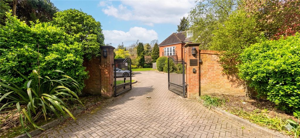 2 bed flat for saleChasemount, Snows Ride, Windlesham GU20