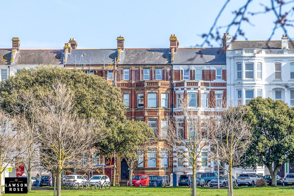 2 bed flat for saleWestern Parade, Southsea PO5