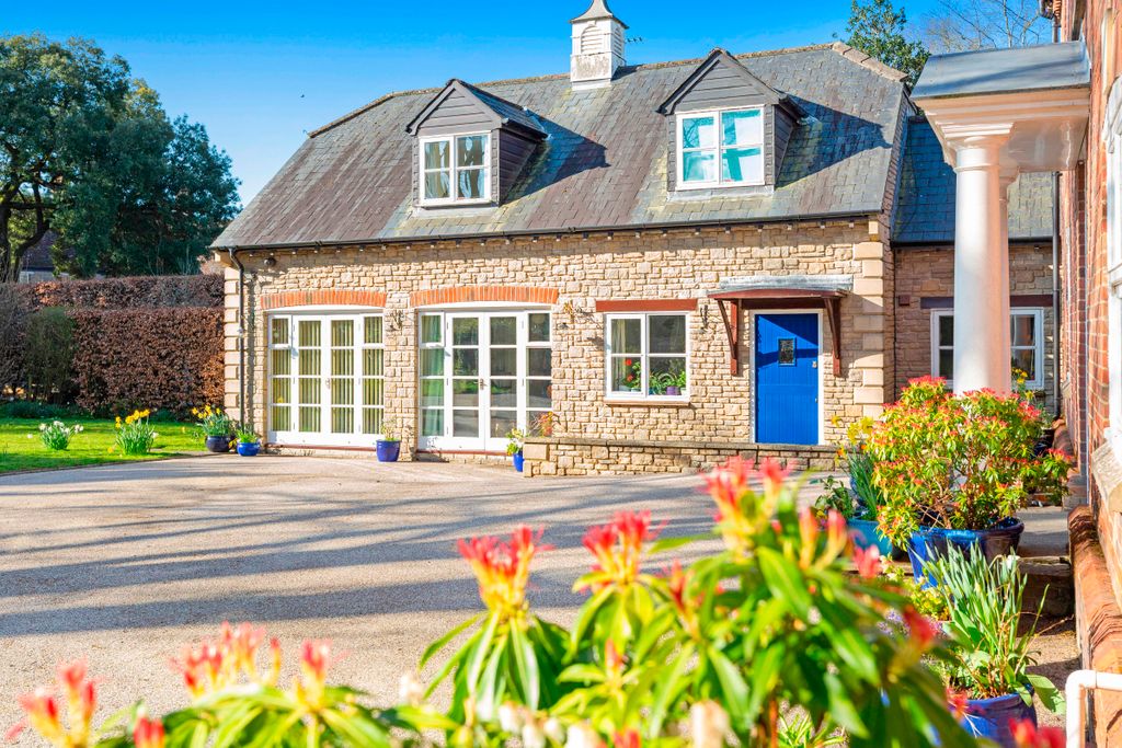 Additional image 15 of 5 bed detached house for saleOld Beech House, Le Neubourg Way, Gillingham SP8
