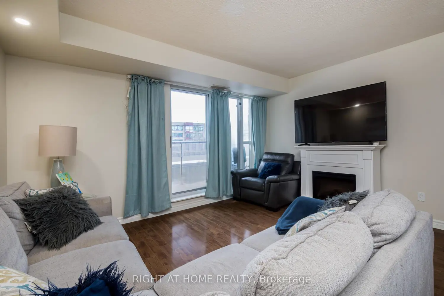 Additional image 5 of 2088 Lawrence Avenue 202