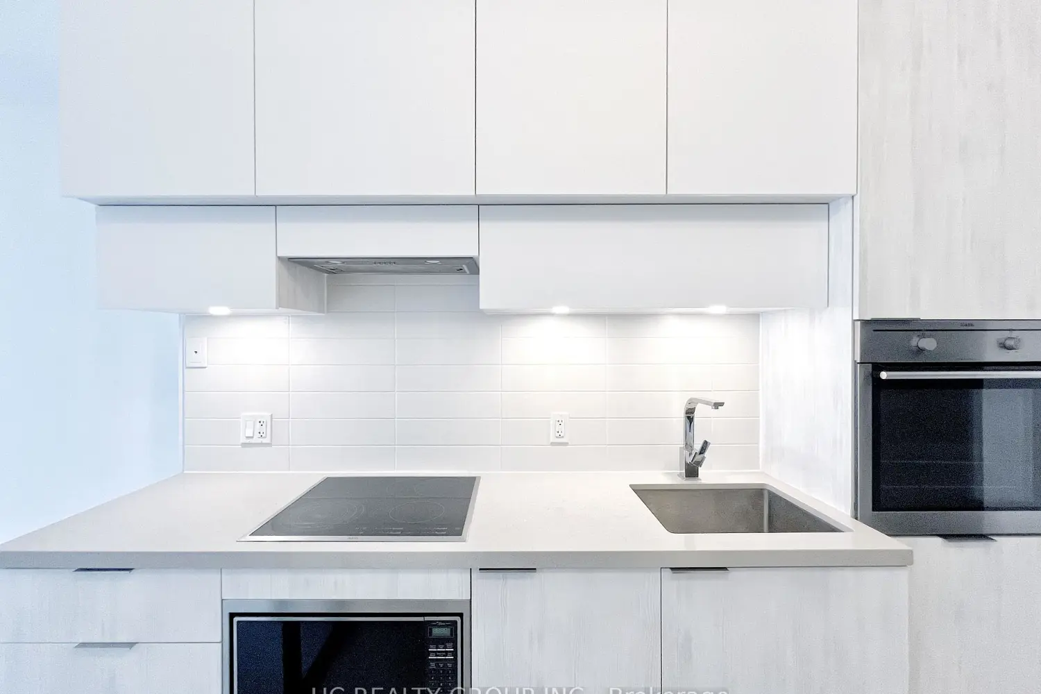 Additional image 6 of 8 Eglinton Avenue 5203