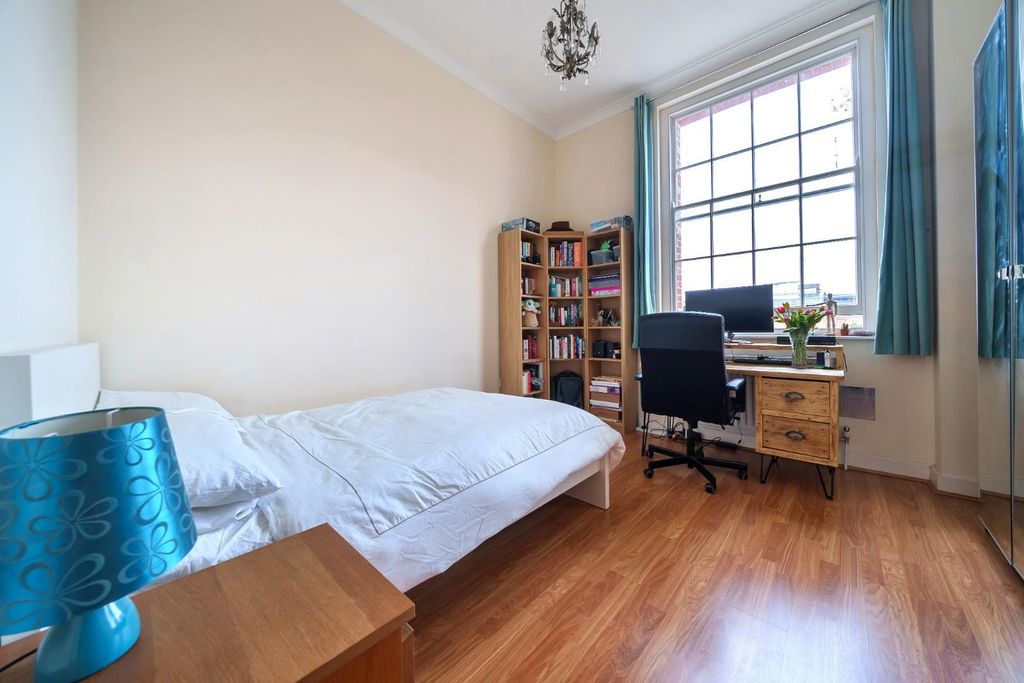 Additional image 18 of 2 bed flat for saleGunwharf Quays, Portsmouth PO1