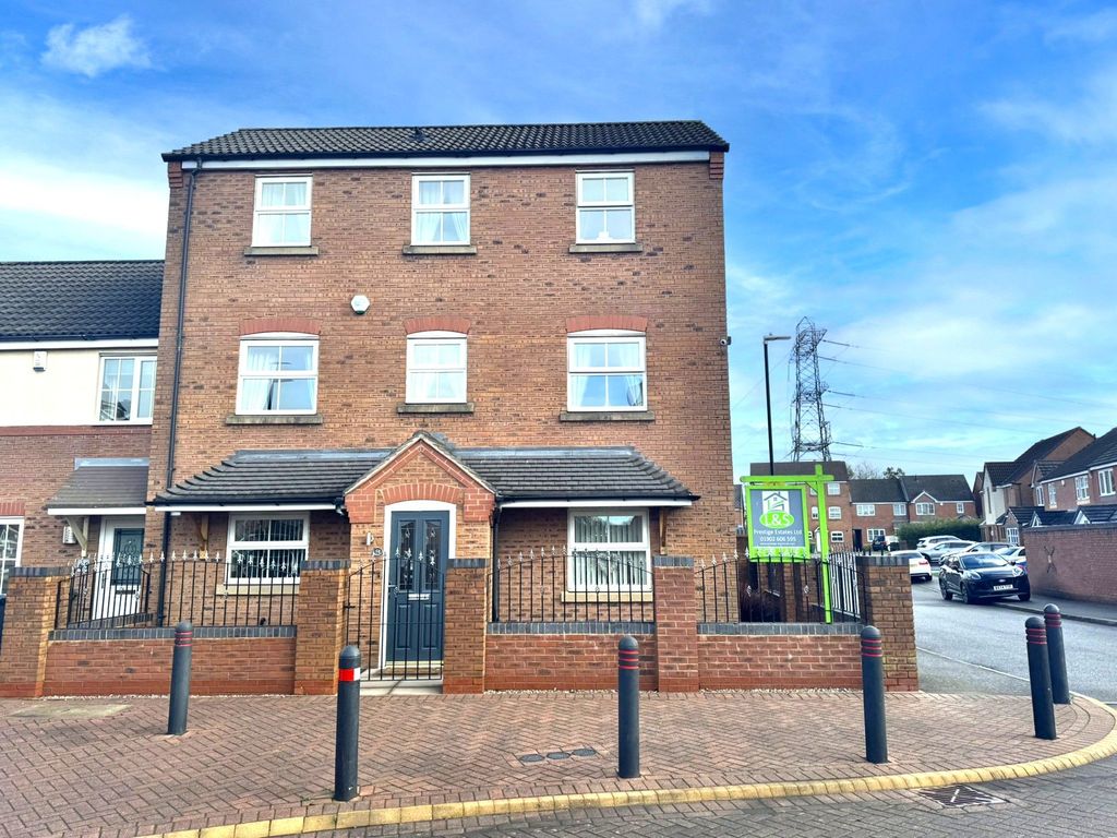 4 bed town house for salePrincethorpe Road, Willenhall WV13