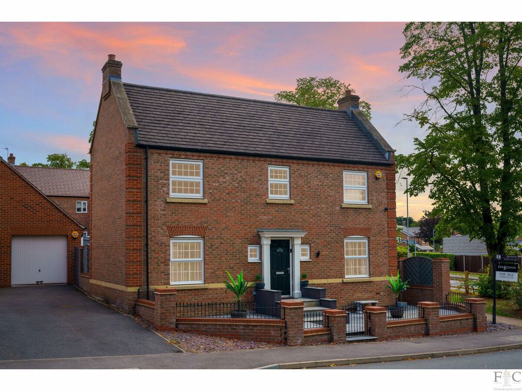 4 bed detached house for saleBradgate Close, Narborough Leicester LE19