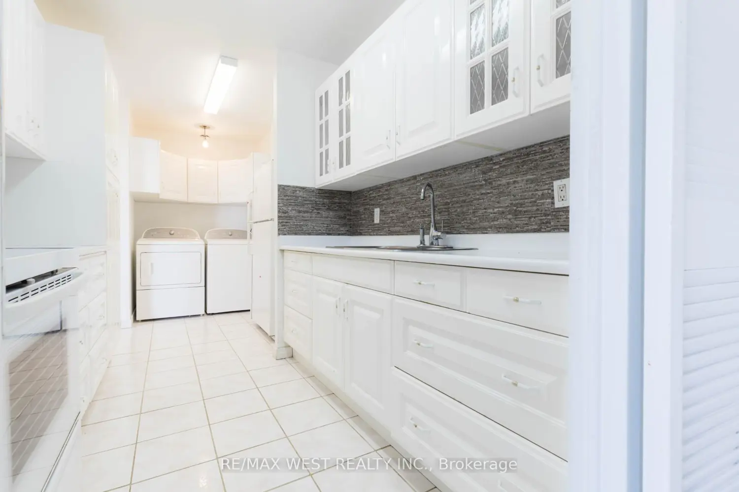 Additional image 5 of 3025 Queen Frederica Drive 1503