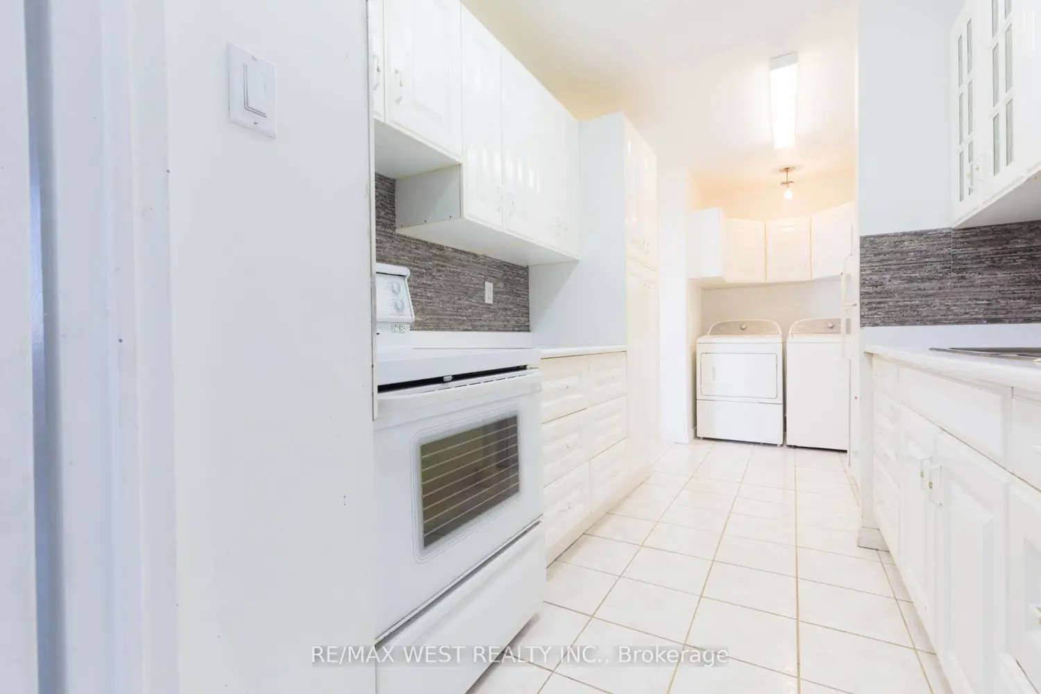 Additional image 6 of 3025 Queen Frederica Drive 1503