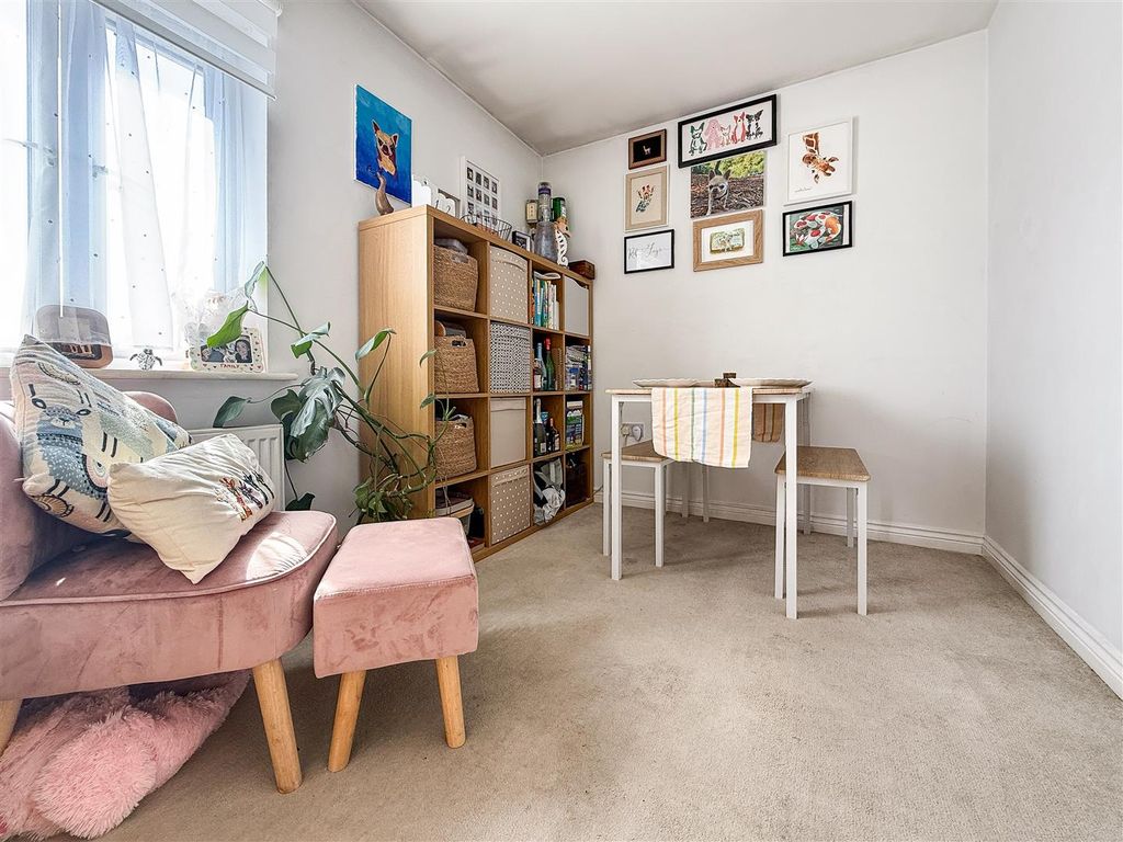 Additional image 5 of 2 bed flat for saleCambrai Close, Portsmouth PO3