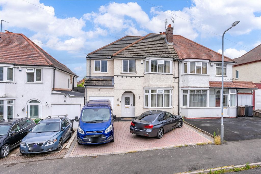 5 bed semi-detached house for saleChurchfield Road, Oxley, Wolverhampton, West Midlands WV10