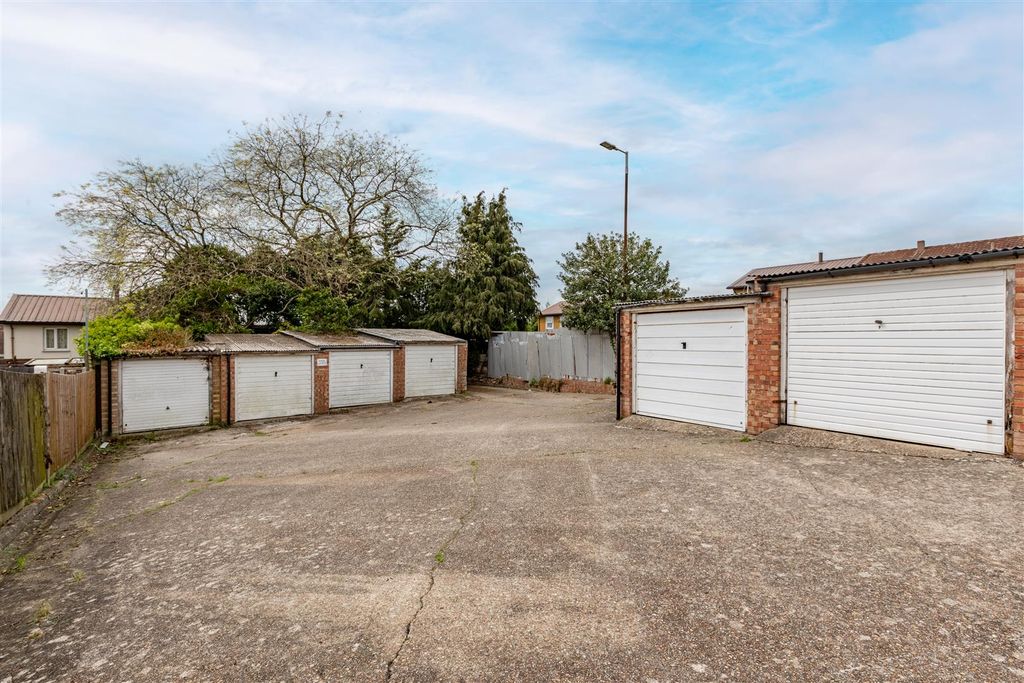 Additional image 8 of 3 bed property for saleDeerhurst Crescent, Portsmouth PO6