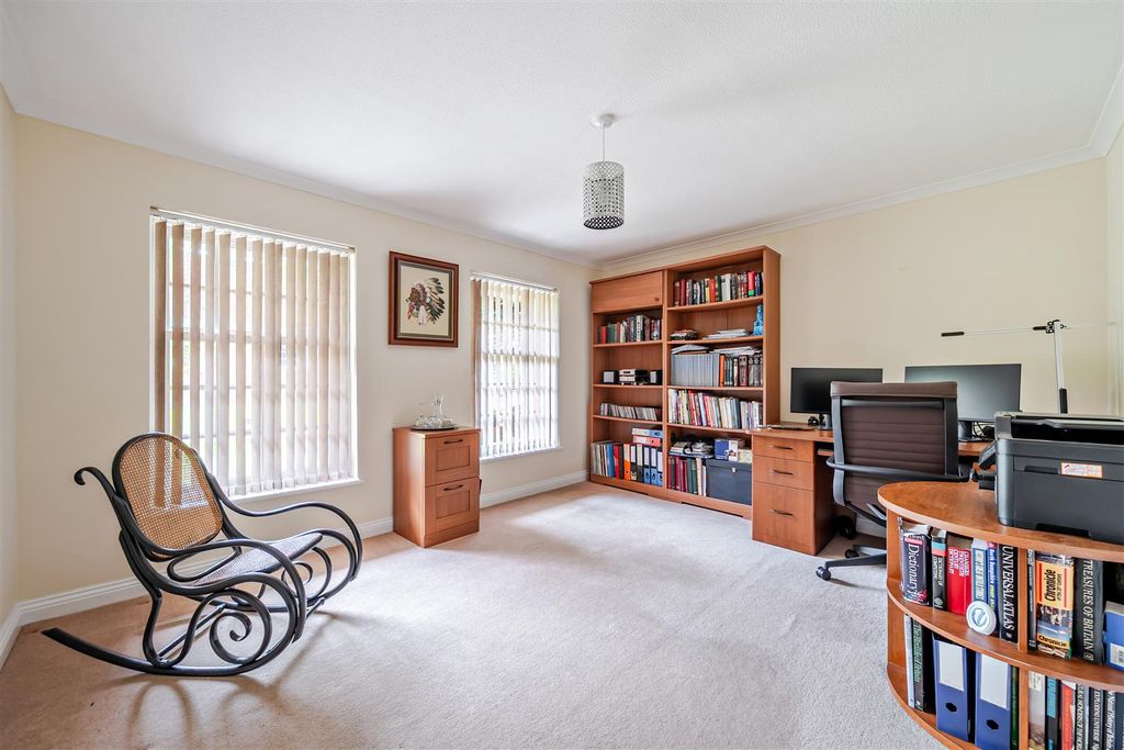 Additional image 6 of 4 bed detached house for saleCarrick Lane, Yateley, Hampshire GU46