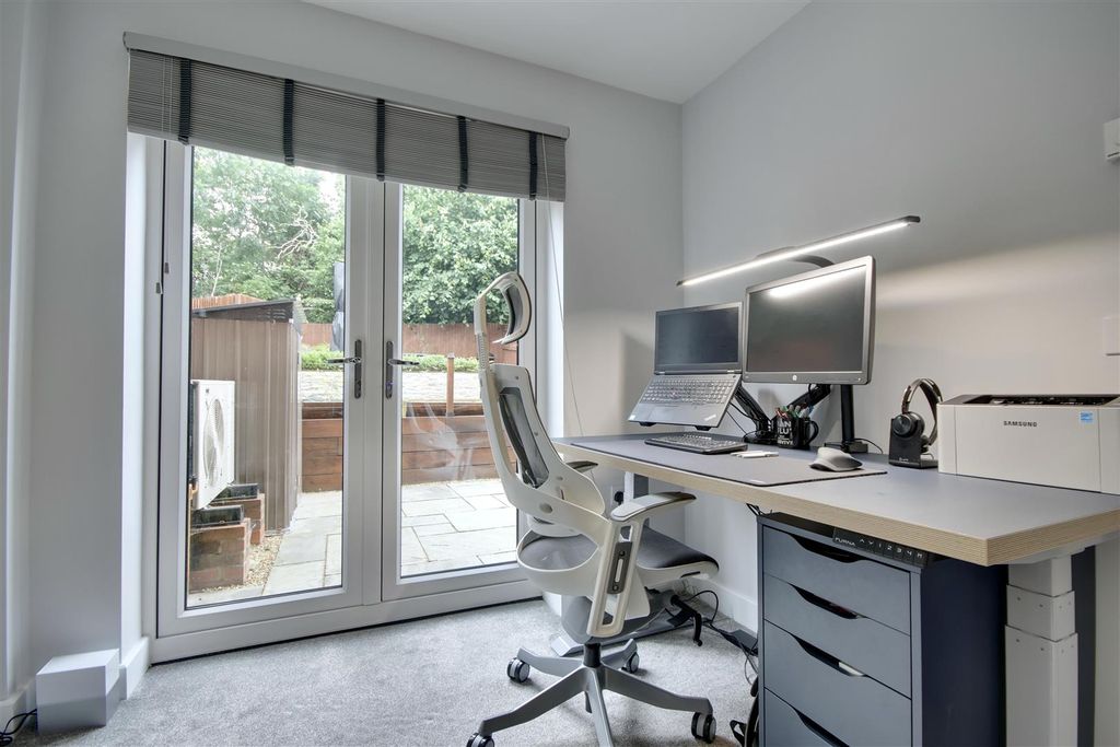 Additional image 10 of 3 bed town house for saleNautilus Drive, Portsmouth PO6