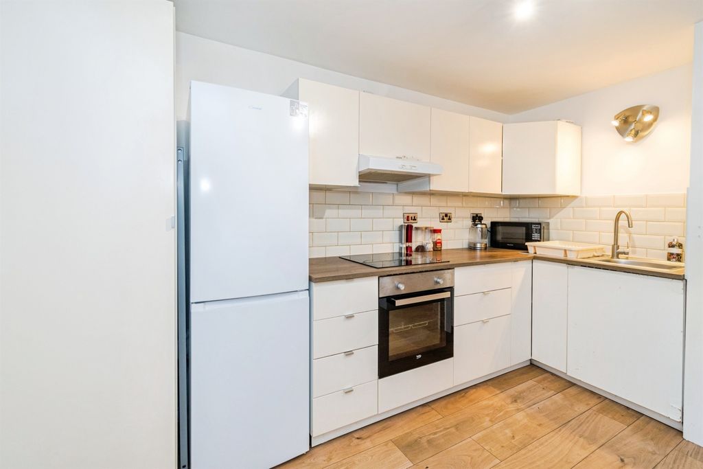 1 bed flat for saleAnson Drive, Southampton SO19 photo 4