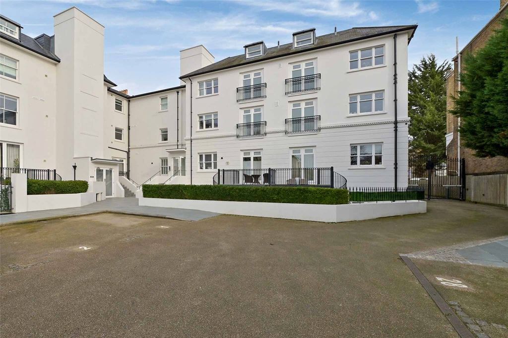 Additional image 19 of 3 bed flat for saleThe Residence, 26 Trinity Place, Windsor, Berkshire SL4