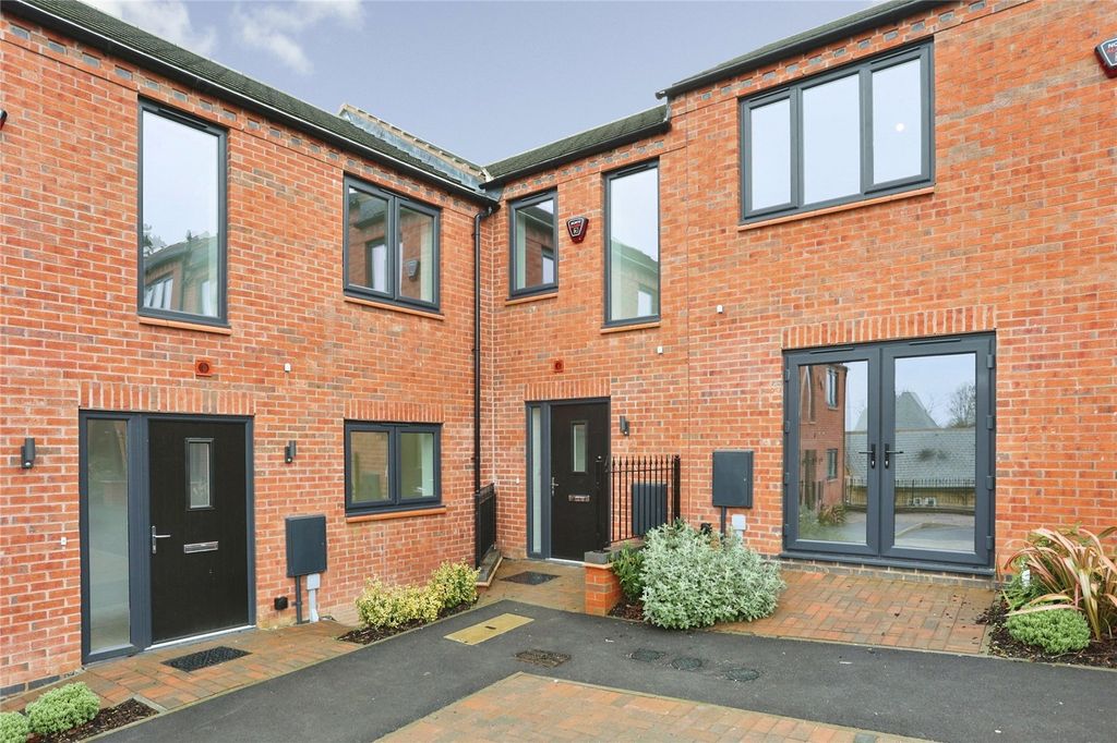3 bed mews for saleMable Close, Melton Mowbray, Leicestershire LE13