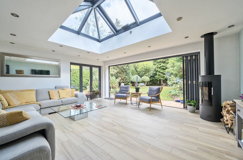 Additional image 2 of 5 bed detached house for saleHollybush Ride, Finchampstead, Wokingham, Berkshire RG40