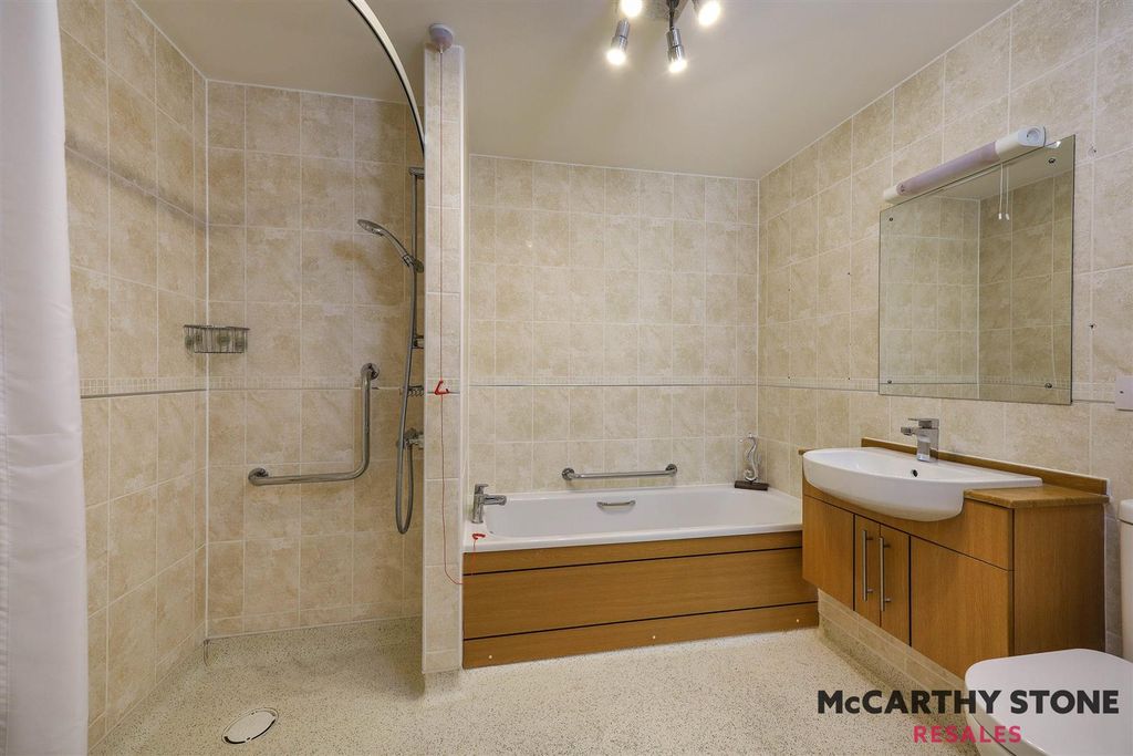 Additional image 9 of 2 bed flat for saleSomers Brook Court, Newport, Isle Of Wight PO30