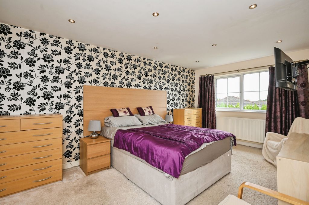 4 bed detached house for saleSkyes Crescent, Wigan WN3